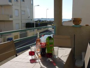 Balkón alebo terasa v ubytovaní Sol-y-Days Baroncelli, Appartement rénové avec vue latérale sur mer et proche du centre ville
