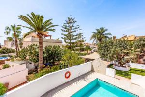 The swimming pool at or close to Villa El Algarrobo