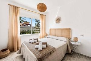 A bed or beds in a room at Villa El Algarrobo Még 24 kép