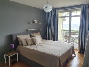 a bedroom with a bed with a view of the ocean at Maisonettewohnung Strandburg in Lubmin