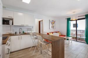 a kitchen and living room with a table and chairs at Apto Aguacada in Punta del Hidalgo