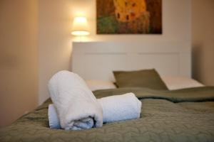 a pair of towels sitting on top of a bed at Self-Check-In & Perfect Metro Connection I in Vienna