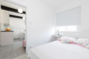 Posteľ alebo postele v izbe v ubytovaní Brand new apartments Viktorija just 250m from the beach!
