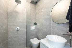 Kúpeľňa v ubytovaní Brand new apartments Viktorija just 250m from the beach!