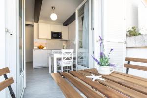 Kuchyňa alebo kuchynka v ubytovaní Brand new apartments Viktorija just 250m from the beach!