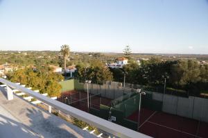 Tenis a/nebo squash v ubytování ÁTICO ATALAYA Parking privado gratis nebo okolí