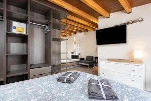 A bed or beds in a room at Sunnyland atico las teresitas 4