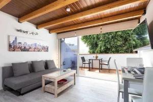 A seating area at Sunnyland atico las teresitas 4
