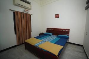 Postel nebo postele na pokoji v ubytování Kumbakonam homestay