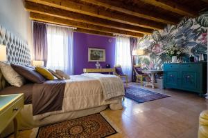 A bed or beds in a room at Mazzini Suite