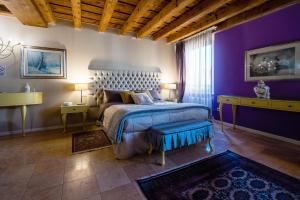 A bed or beds in a room at Mazzini Suite