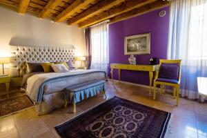 A bed or beds in a room at Mazzini Suite