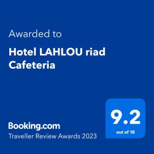 Hotel LAHLOU riad Cafeteria tesisinde sergilenen bir sertifika, ödül, işaret veya başka bir belge