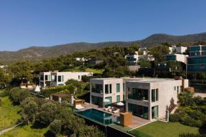 トルバにあるVogue Hotel Supreme Bodrumのプール付きの家の航空写真