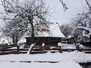 Obiekt Jabłoniowy Sad Kalwaria Pacławska zimą