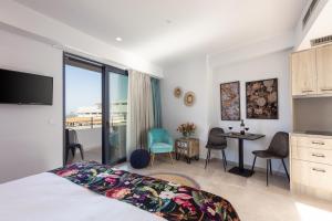 A bed or beds in a room at Lines Concept Accommodation