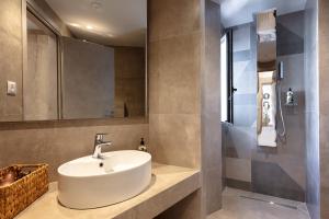 A bathroom at Lines Concept Accommodation