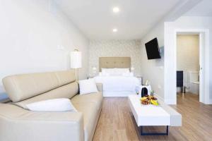 A television and/or entertainment centre at Sunny Island Lago Martianez 1