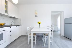 Kuchyňa alebo kuchynka v ubytovaní Brand new apartments Viktorija just 250m from the beach!