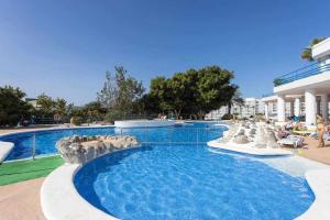 a large swimming pool in a resort at Sunny Island Paraiso Sur in Adeje