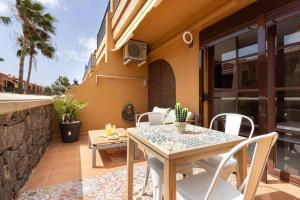 Balkon lub taras w obiekcie Sunnyland Apartment Costa Silencio parking