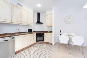 Kuchnia lub aneks kuchenny w obiekcie Sunnyland Apartment Costa Silencio parking