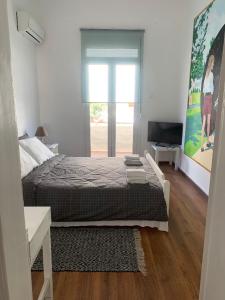 Posteľ alebo postele v izbe v ubytovaní cozy flat at Rhodes centre