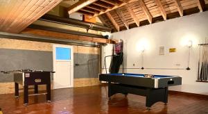 a room with a pool table and a tv at Weitblick auf Berg, Wald und Wiese in Schmallenberg