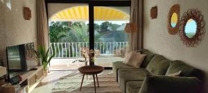 TV a/nebo společenská místnost v ubytování Casa eucalyptus moraira