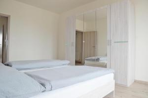 Posteľ alebo postele v izbe v ubytovaní Apartmány Vinohrady + 11 fotografií