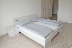 Posteľ alebo postele v izbe v ubytovaní Apartmány Vinohrady