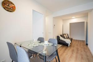 A seating area at For You Rentals Cozy Apartment TEMPORAL La Vaguada Madrid PMO10