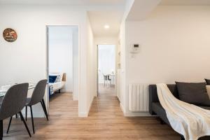 A seating area at For You Rentals Cozy Apartment TEMPORAL La Vaguada Madrid PMO10