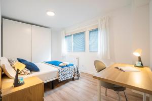 A seating area at For You Rentals Cozy Apartment TEMPORAL La Vaguada Madrid PMO10 Még 25 kép