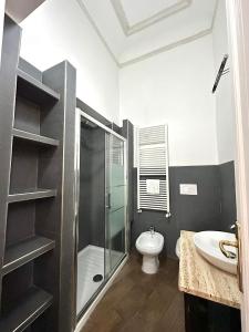 a bathroom with a shower and a sink and a toilet at Il Tempio Della Capitale in Rome