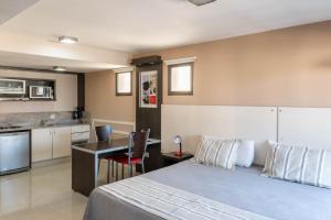 a hotel room with a bed and a kitchen at Sol de Piedra Apart, Suites & Spa in Córdoba