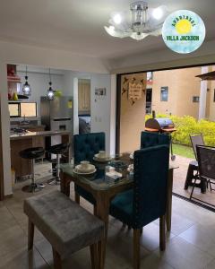 a dining room and kitchen with a table and chairs at Villa Jackson in La Tebaida