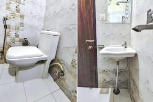 FabExpress Relax Inn I, Udaipur في أودايبور: حمام مع مرحاض ومغسلة
