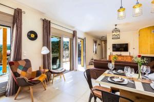 a living room with a couch and a table at Villa Trules in Fotinós