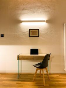 A television and/or entertainment centre at Dimora San Vitale - in the heart of Verona