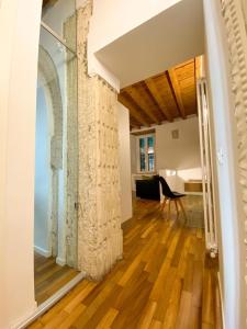 A bed or beds in a room at Dimora San Vitale - in the heart of Verona