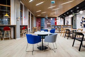 Restaurace v ubytování Holiday Inn Express Tbilisi Avlabari by IHG + 37 fotografií
