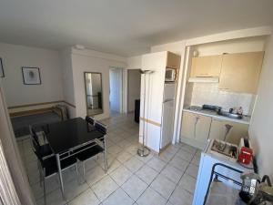 Kuchyňa alebo kuchynka v ubytovaní Résidence Graziella Appartement 427