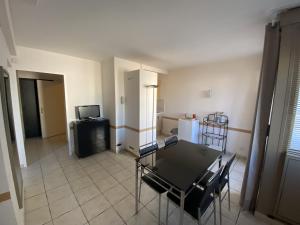 Kuchyňa alebo kuchynka v ubytovaní Résidence Graziella Appartement 427 + 6 fotografií