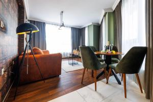 Χώρος καθιστικού στο Avenue Hotel - Free Parking