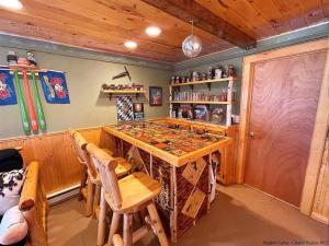 a room with a counter with a table and chairs at Close to skiing and hiking, walk to main street in Tannersville