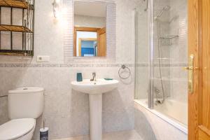 Łazienka w obiekcie Apartamento Carabeo 2000 Nº5