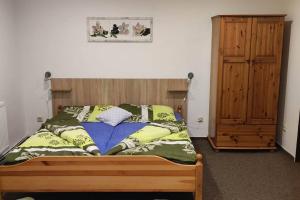 Postel nebo postele na pokoji v ubytování Sámoška - Krkonoše