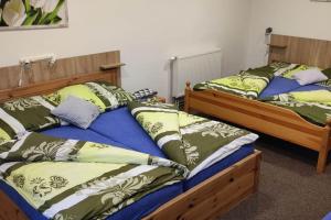 Postel nebo postele na pokoji v ubytování Sámoška - Krkonoše