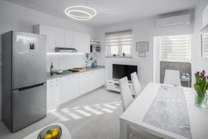 Kuchyňa alebo kuchynka v ubytovaní Apartment Sea Pearl